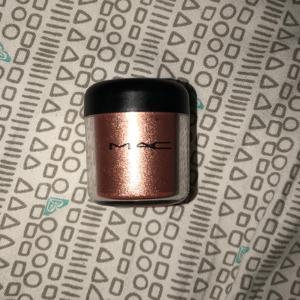 MAC pigment